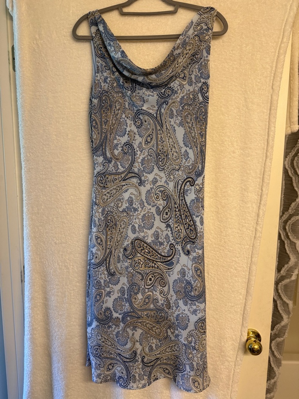 Faith Love & Passion Sleeveless Blue Paisley Midi Dress w/drape scoop neckline